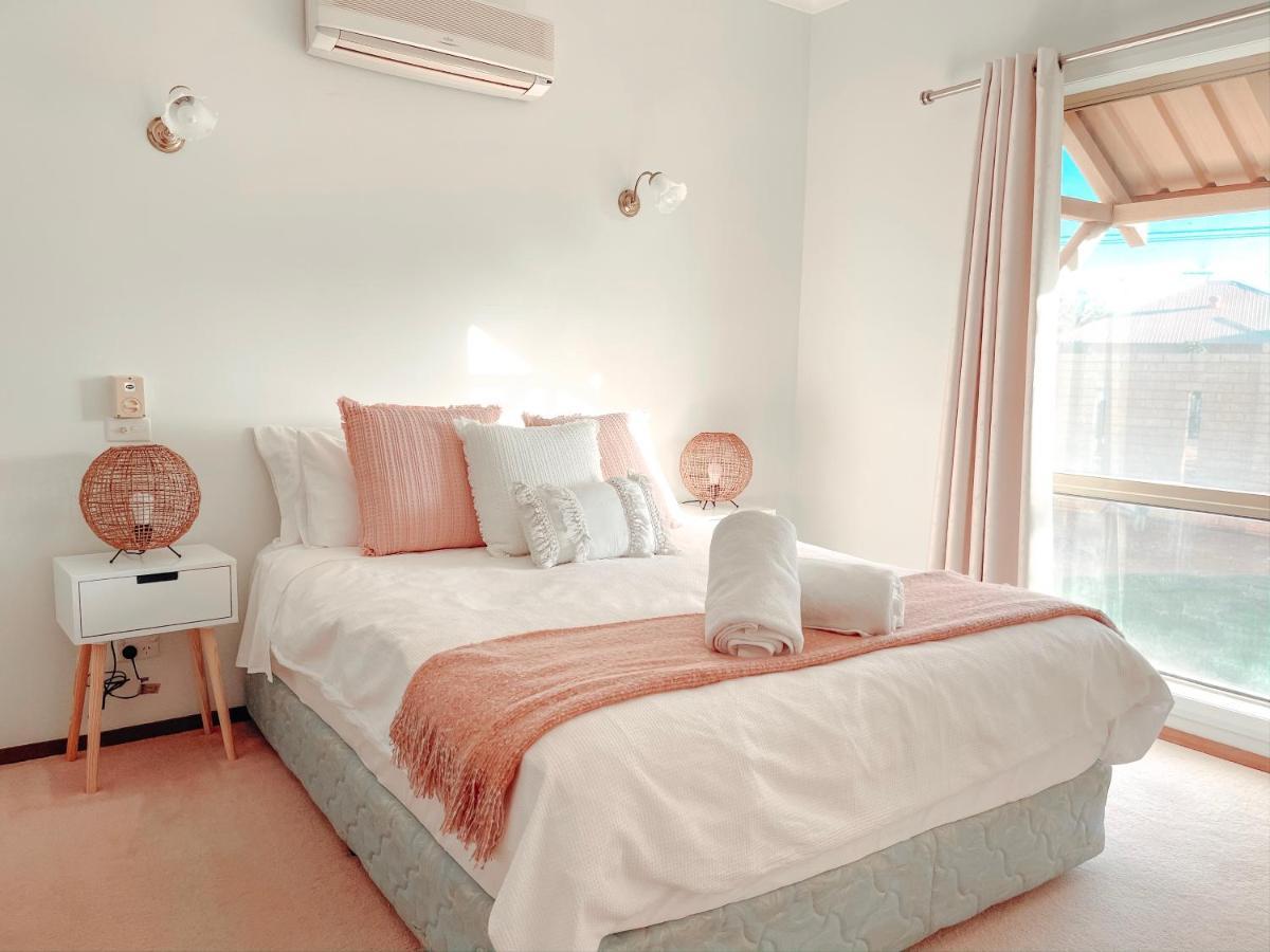 Carnarvon 3Br & 2Ba Holiday House ภายนอก รูปภาพ